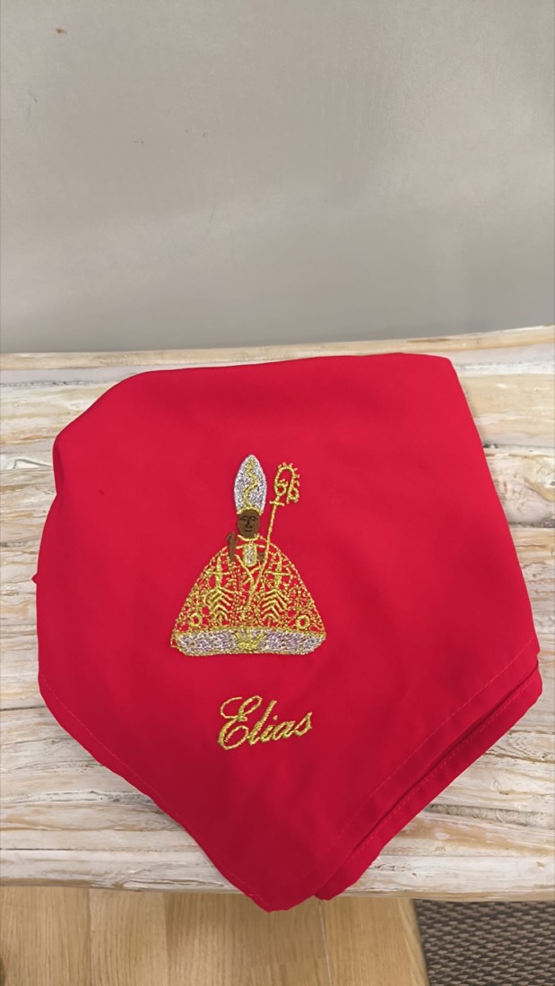 Pañuelo de San Fermín bordado en oro y plata con el nombre Elías